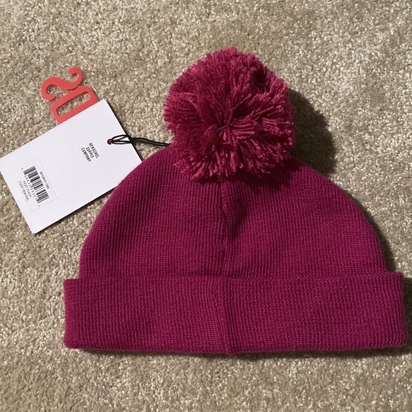 Herschel kids beanie with Pom Pom - Picture 2 of 2